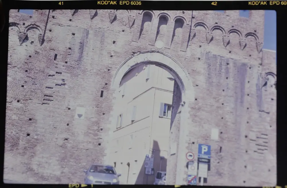 Ikonta 515 - Siena Walls (Le mura di Siena) - Zeiss Ikon Nettar 515:2 - Ektachrome Professional 200