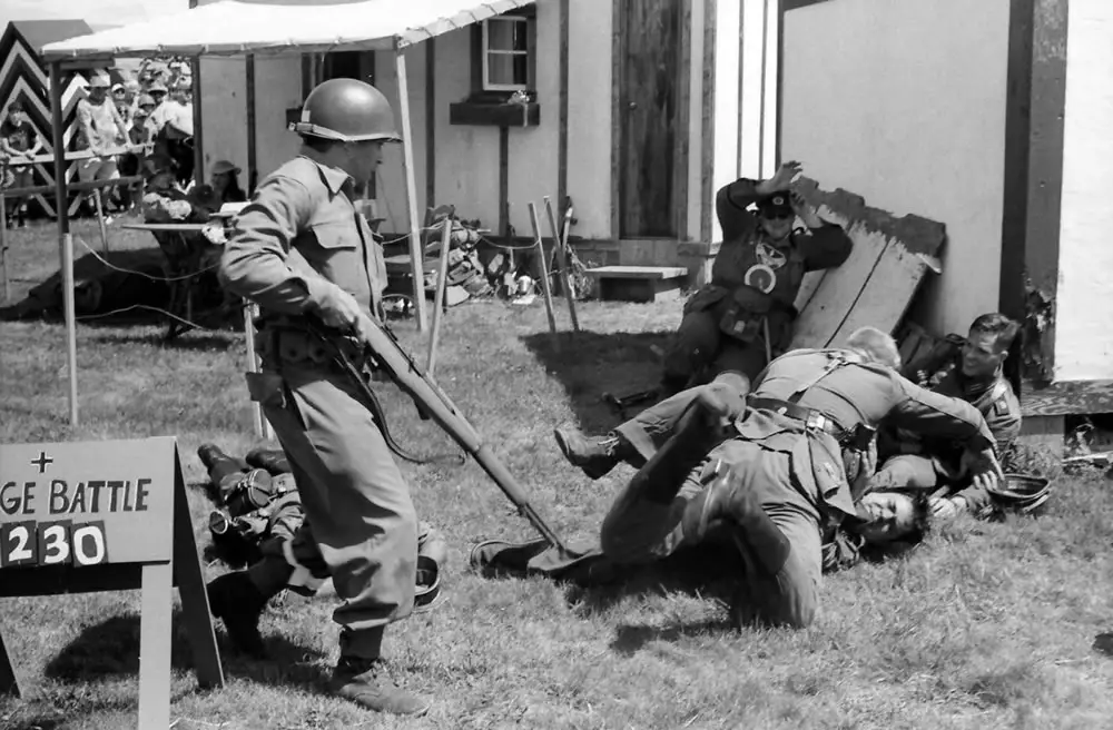 Battle scene, American GI and Germans, 6/15, HP5 in HC110 Dilution H