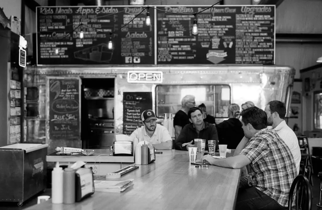 Lance King - @lancekingphoto. A retro burger joint in Chattanooga.