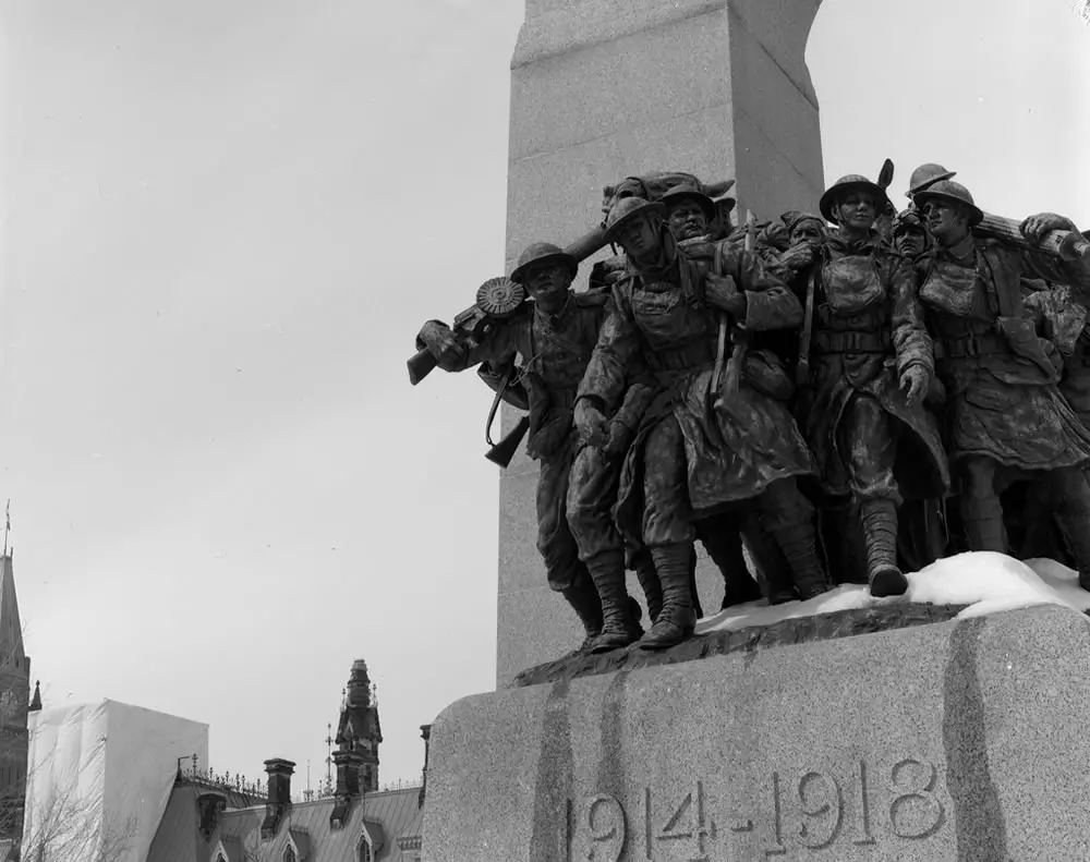 The National War Memorial in Ottawa, Ontario. Intrepid 4x5 – Schneider-Kreuznach Symmar-S 1:5.6/210 – Kodak Plus-X – Blazinal.