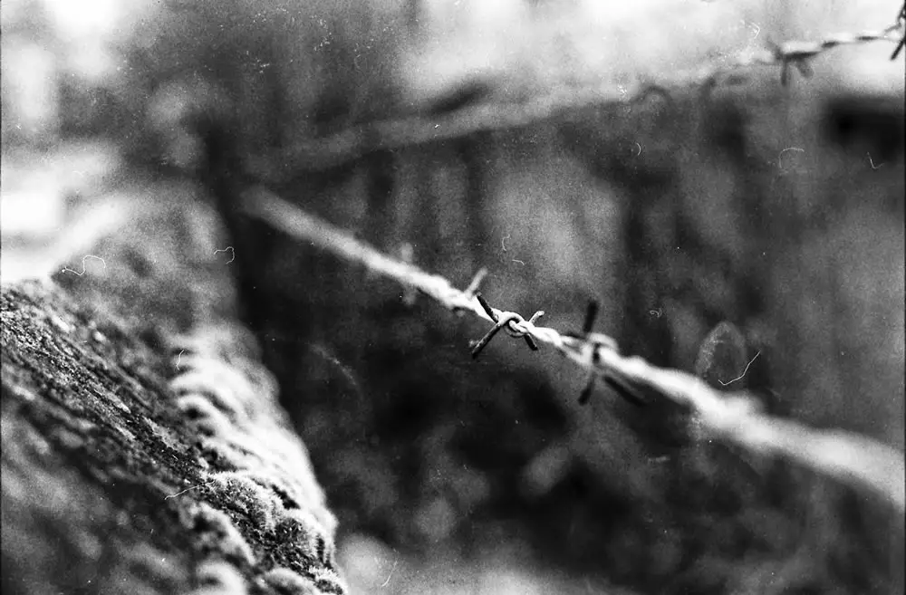Dublin - Yashica FX3 2000 - Barbed wire - Unknown film