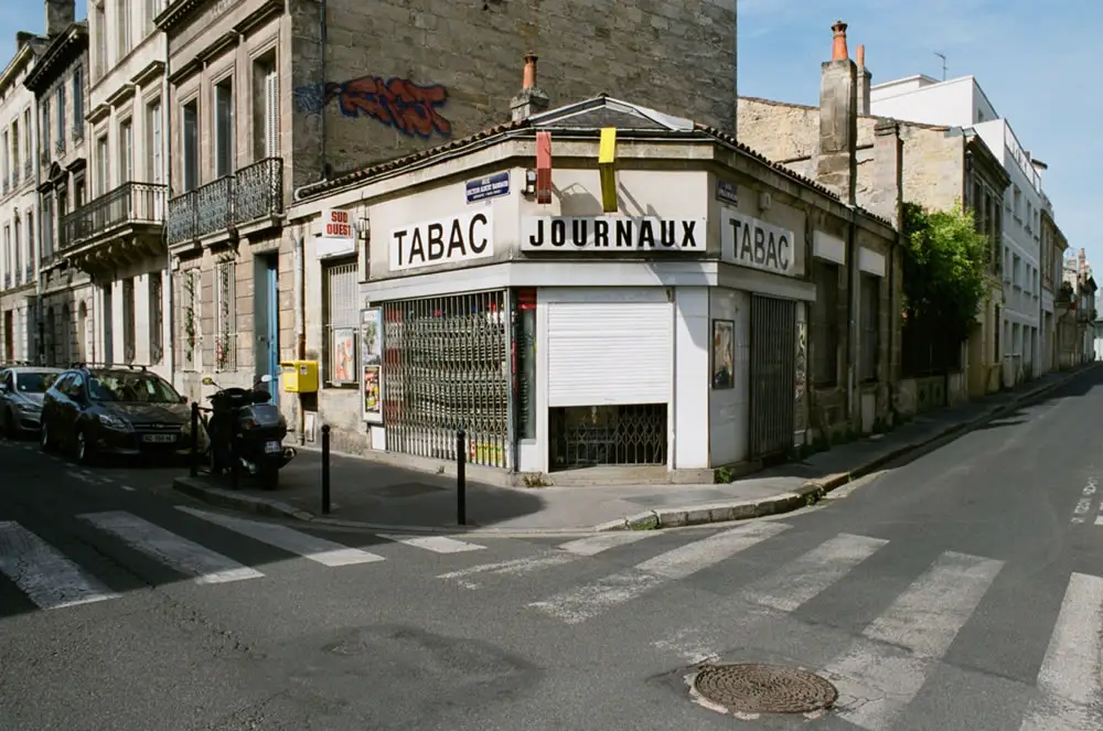 Corner of Rue Docteur Albert Barraud (déporté 1940-1945) and Rue Emile Fourcand