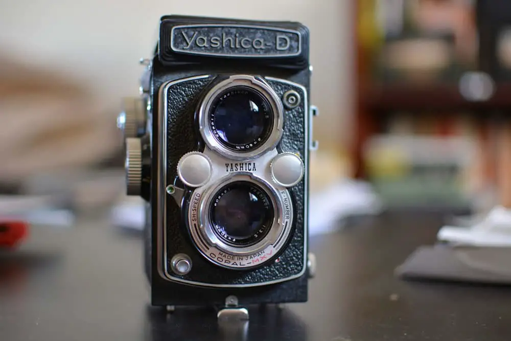 Yashica D - Front