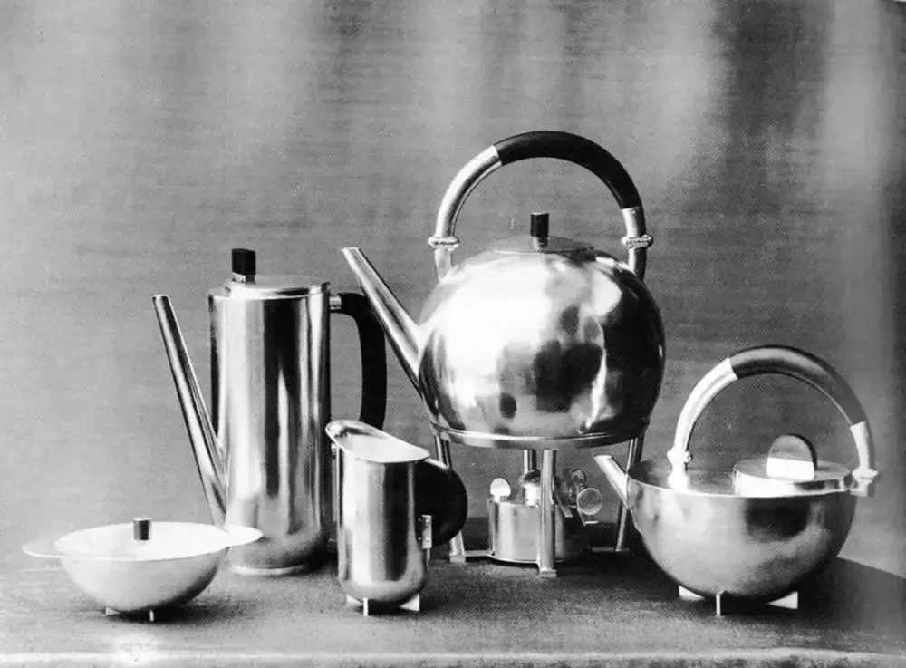 Coffee and Tea Set, design: Marianne Brandt / photo: Lucia Moholy, 1924. Bauhaus-Archiv Berlin / © VG Bild-Kunst, Bonn 2016. Source: bauhaus100.de