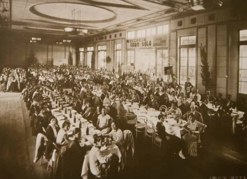 Gala employee luncheon in Venice, 1930s (archival image courtesy FILM Ferrania)