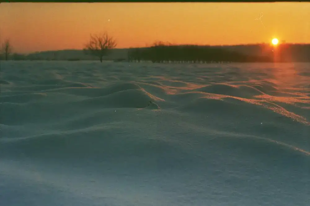 Snow Dunes - Praktica MTL 5B + Pentacon 50mm f/1.8 + Fujicolor C200