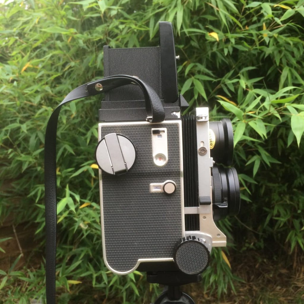 Mamiya C220 Professional TLR - Figure 1 - Right view