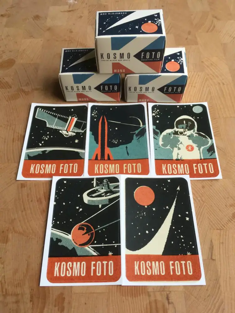 Ready for Kosmonauts - Kosmo Foto Mono 100 + Stickers