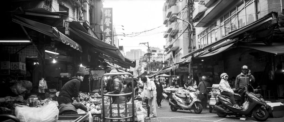 Day market 01 - Shot on ILFORD Delta 100 Professional at EI 100. Black and white negative film in 120 format shot as 6x12.Push processed one stop.