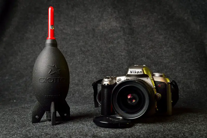 Nikon N75 and Giottos rocket blower