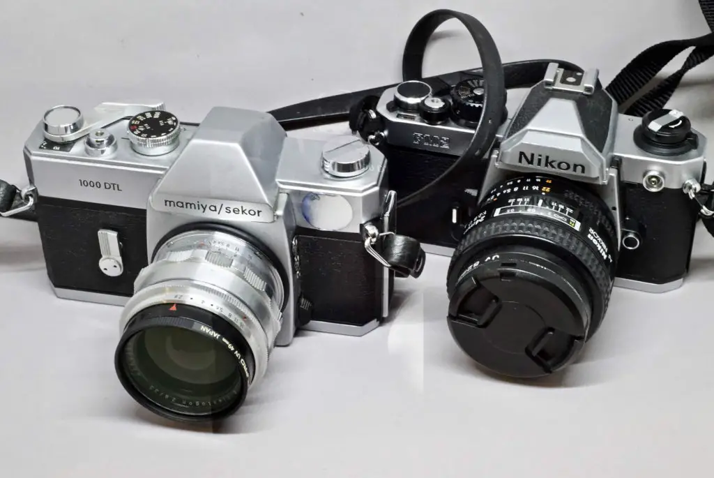 Mamiya-Sekor 1000DTL (left) and Nikon FM2