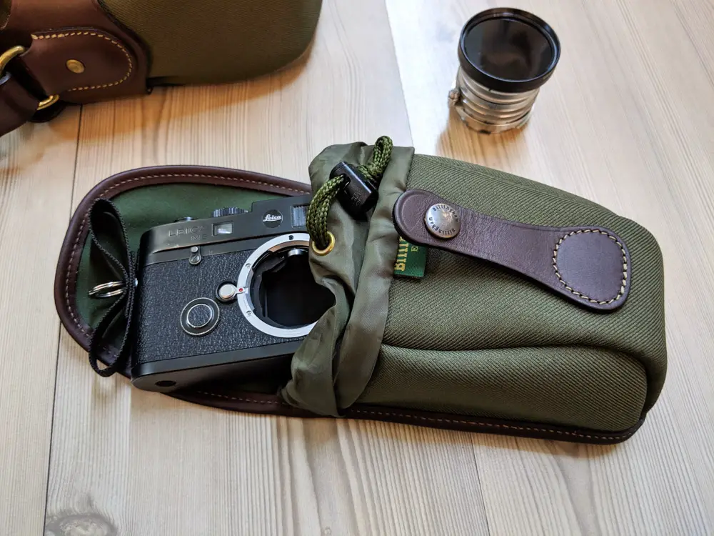 Billingham AVEA 7 end pocket (with Leica M6 TTL - open)