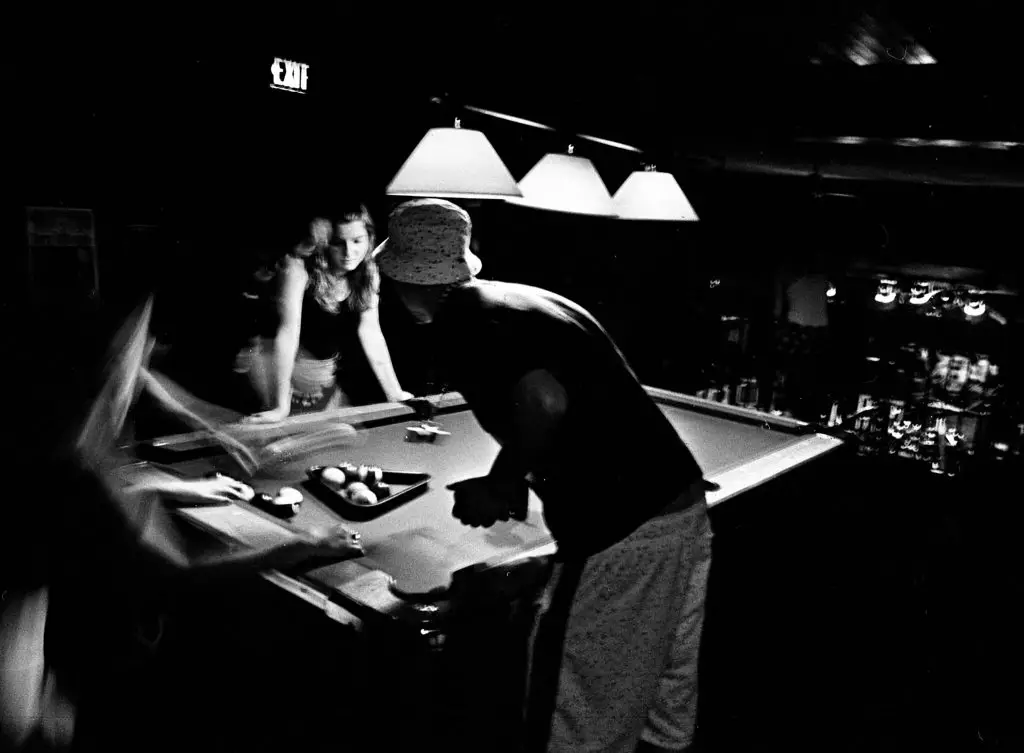 ILFORD FP4 PLUS Long exposure in a bar in Ottawa using a Leica Standard