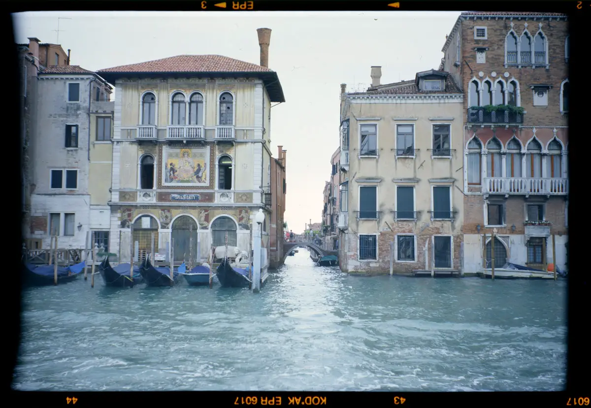 5 Frames With... Venice/Italy on Kodak EKTACHROME T64 (120 / EI 50 / Zeiss Ikon 518/2 Nettar) - by Raymond van Mil