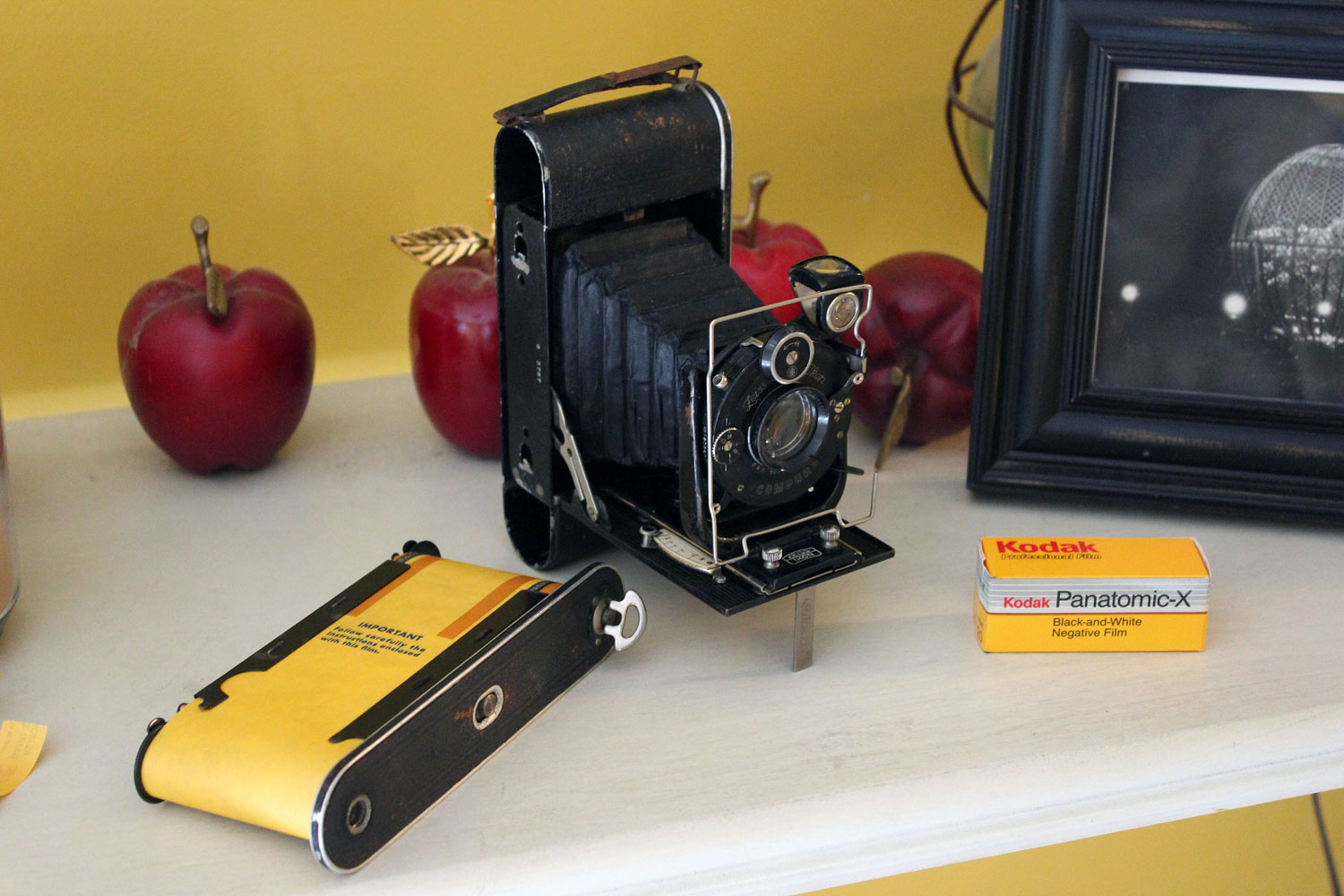 5 Frames… Of 1980s expired Kodak Panatomic-X (EI 32 / 120 format / Zeiss Ikon Cocarette)
