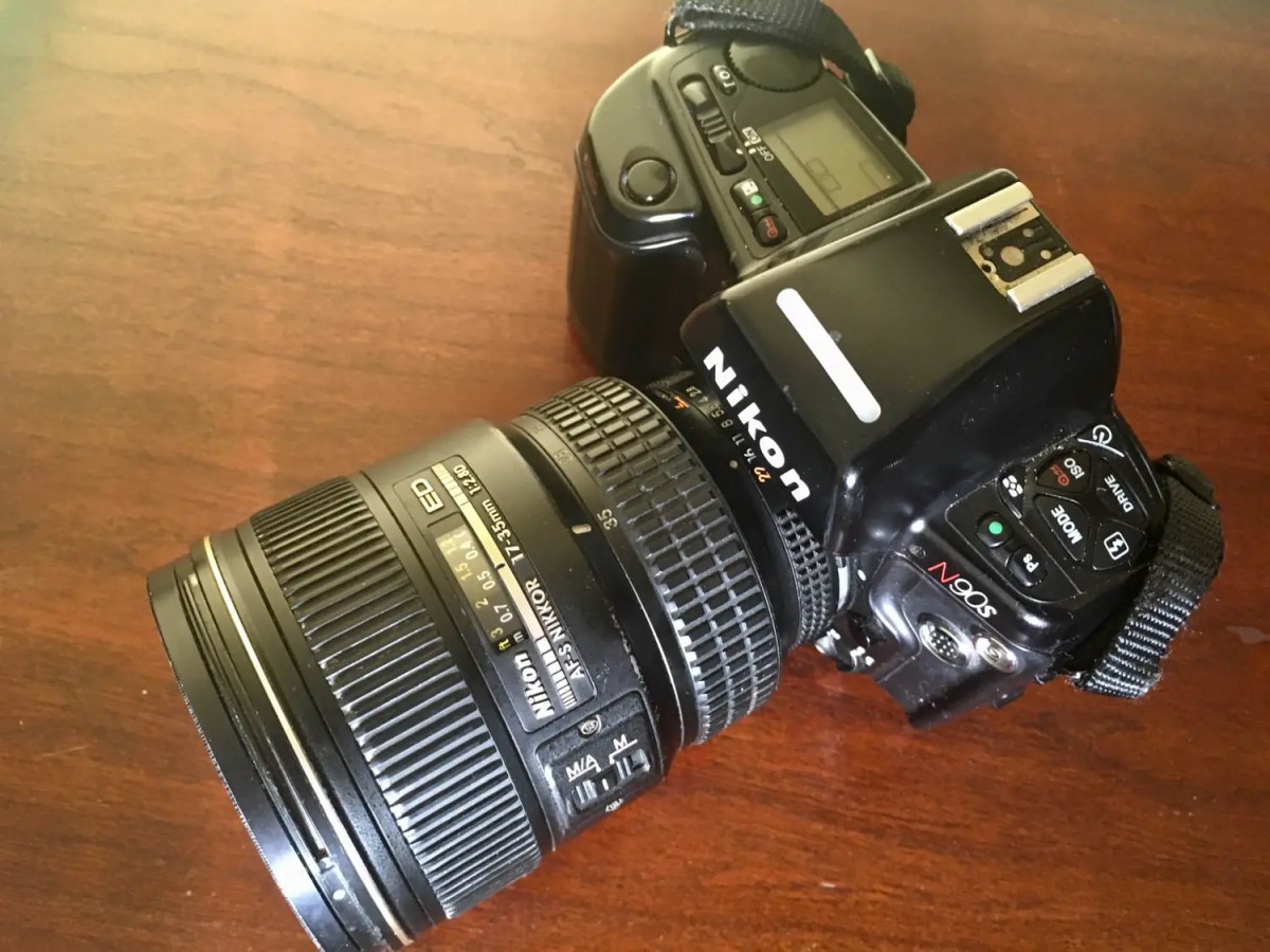 Nikon N90s and Nikon Nikkor 17-35mm F/2.8 AF-D