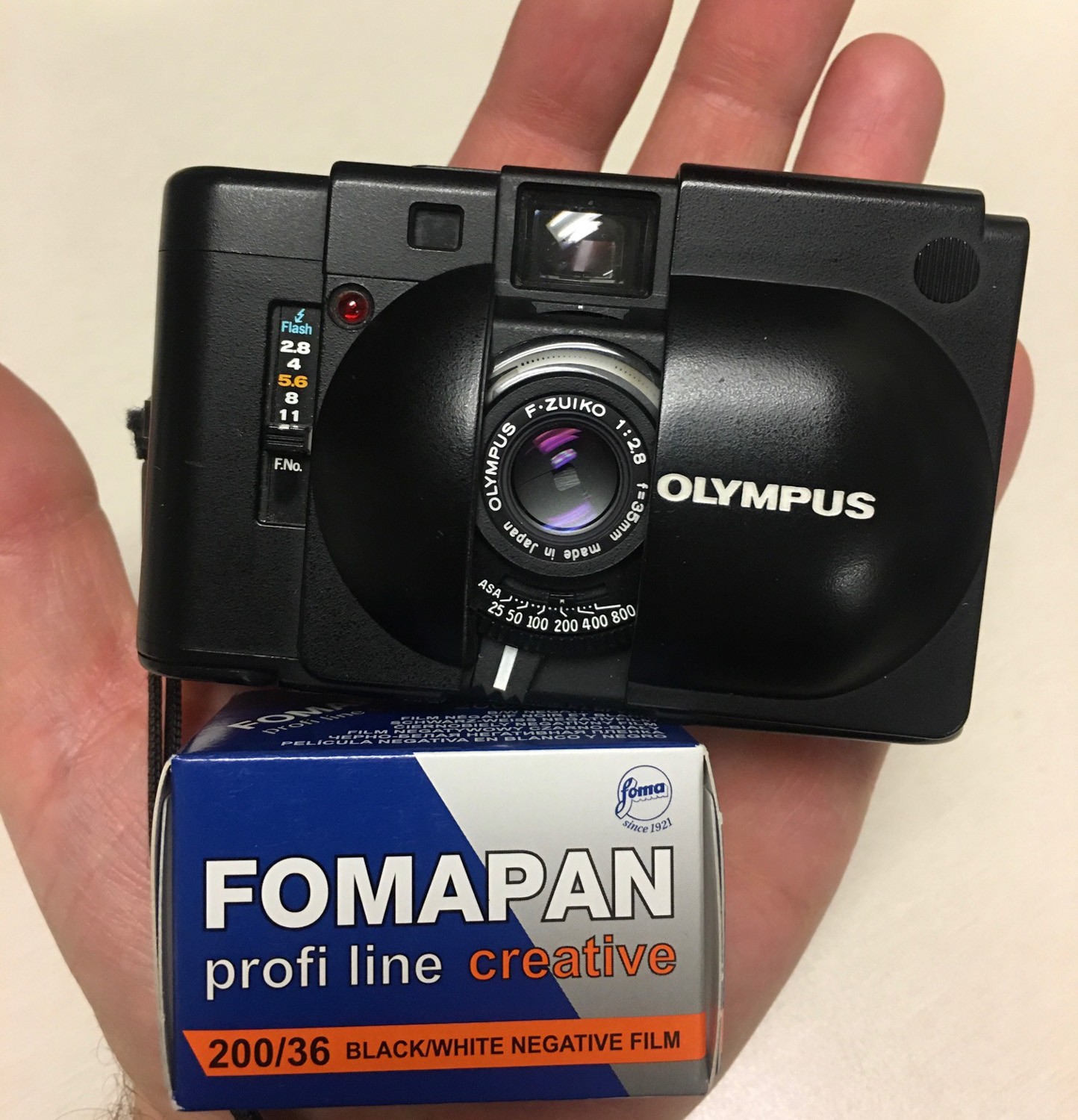 Olympus XA & F.Zuiko 35mm 2.8