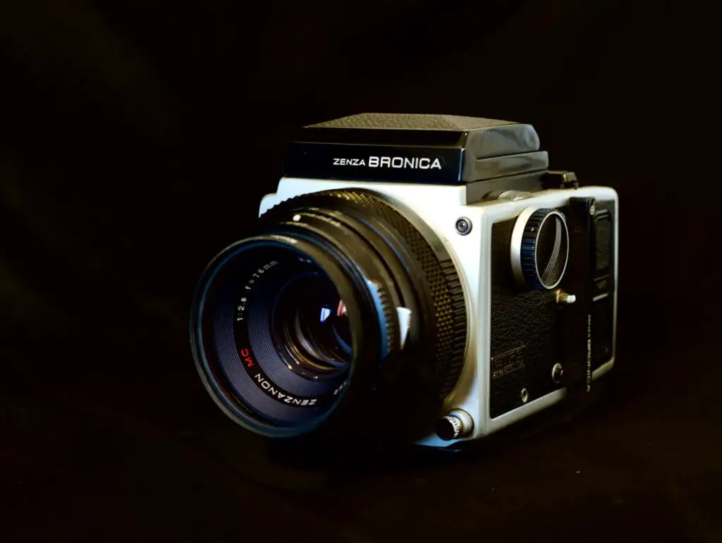 Bronica ETRS - Front