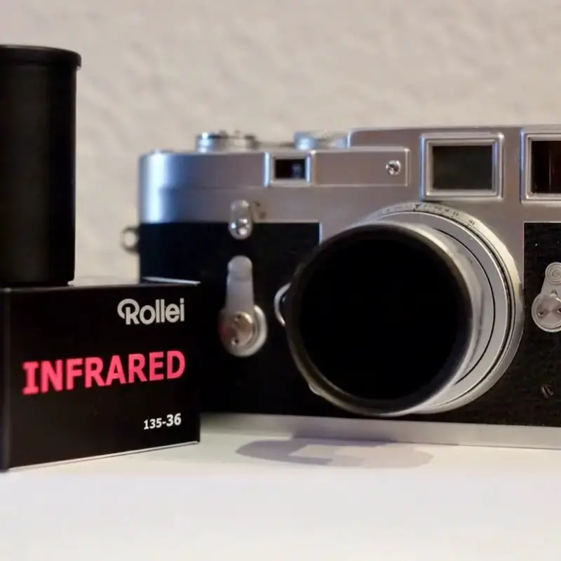 Leica M3 + Elmar 50mm f:2.8 + Heliopan RG715 (88A)