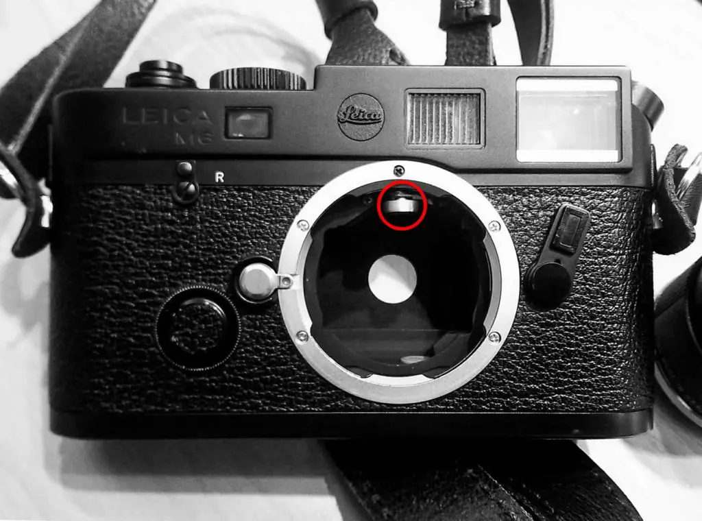 Leica rangefinder cam (circled)