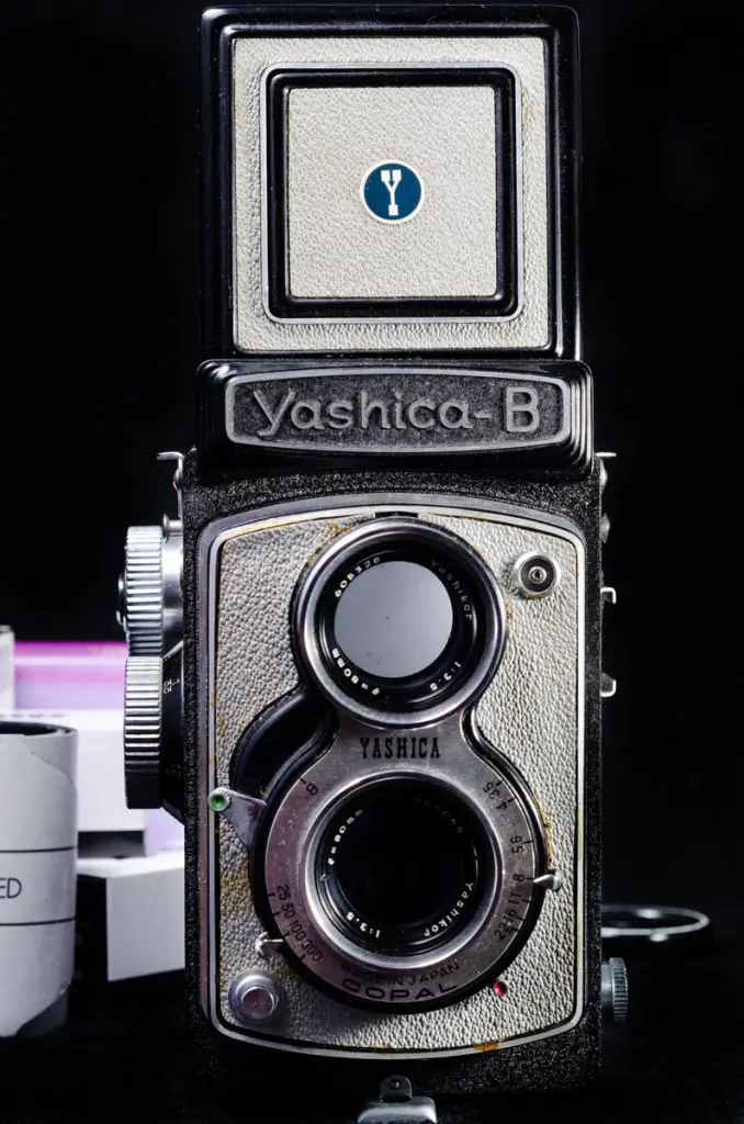 Yashica-B - The two triplet Yashikor lenses
