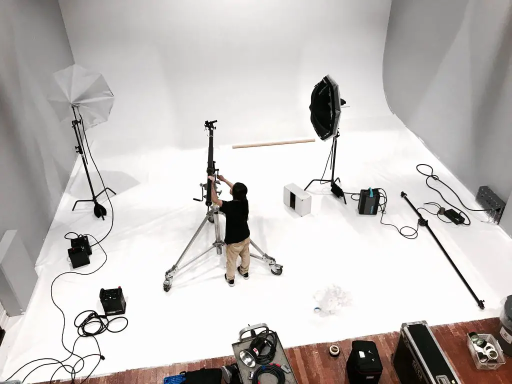 A man sets up a photography studio