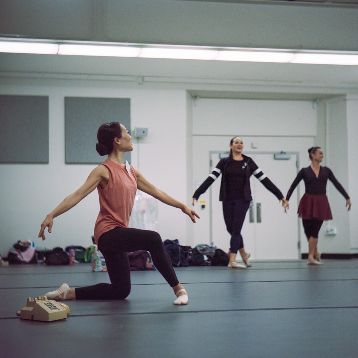 5 Frames... Of ballet on film shot on Kodak Portra 800 (120 Format / EI 800 / Yashica 635 - by Lisa Cho