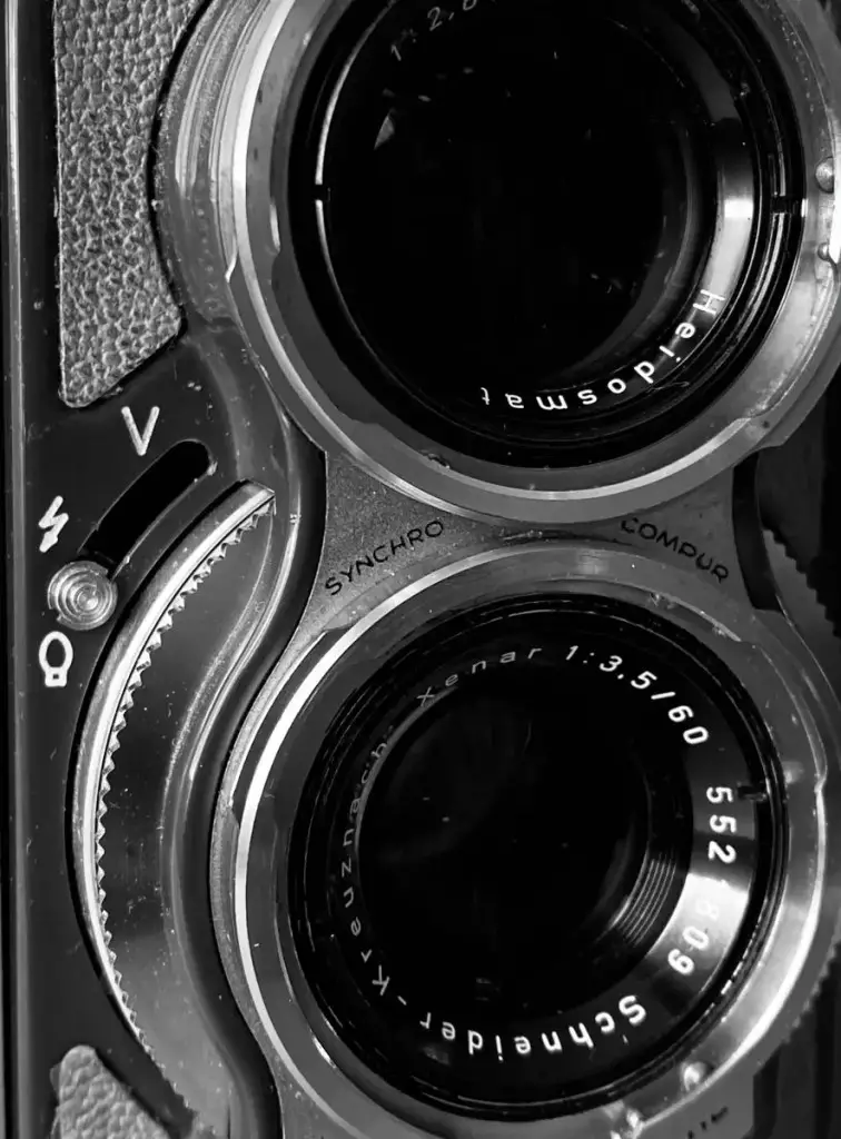 Automatic Rolleiflex 4x4 - Lens Close-up