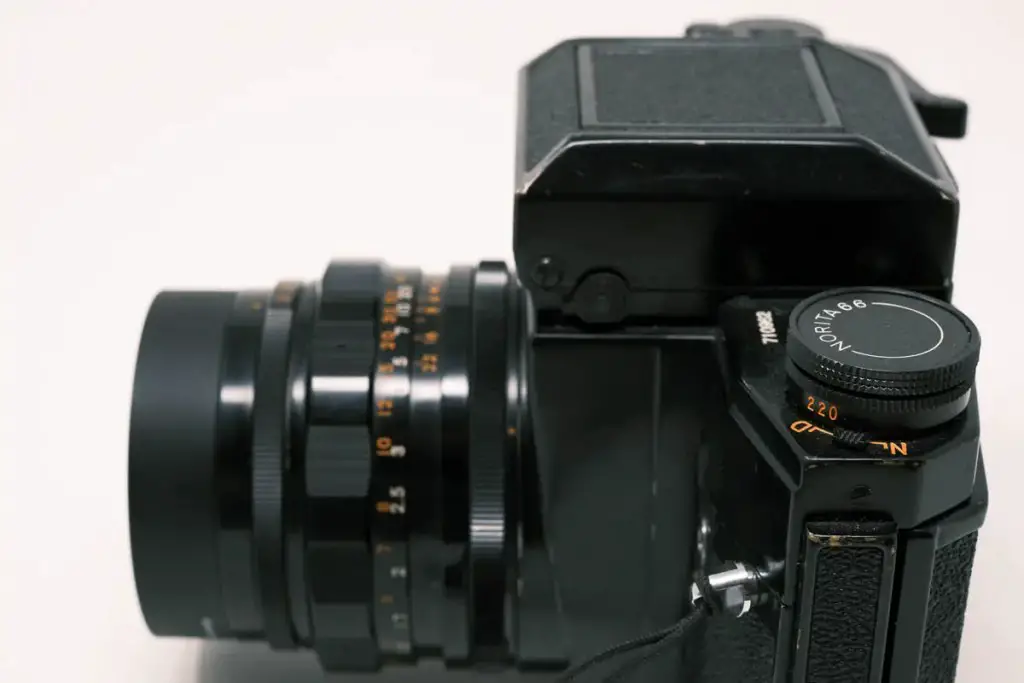 Norita 66 camera with waist level finder - Left (Close-up)