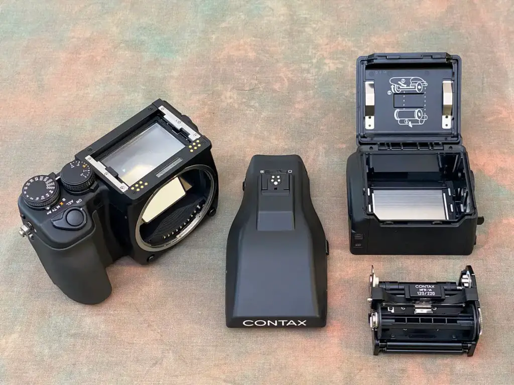 Gear - The Contax 645 comes apart