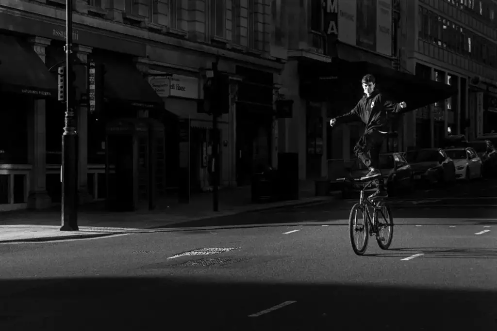 No Hands, London UK (2020) - Leica M3 / ILFORD HP5 PLUS / EI 800