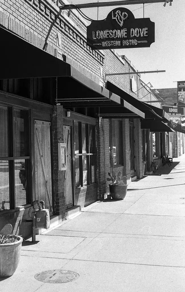 5 Frames... Of Old Main Street, Fort Worth, Texas (35mm Format : EI 400 : Nikon FA + Nikkor 50mm f:1.8 AI) - by Davy Bruyninckx