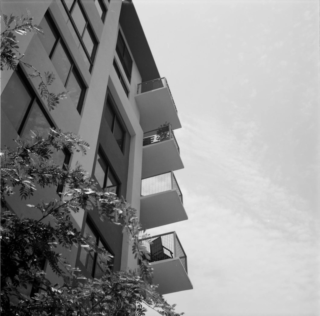 5 Frames... Around West Palm Beach's downtown on ILFORD DELTA 100 Professional (120 Format / EI 100 / Yashica Mat-124G) - Ariel Isaac