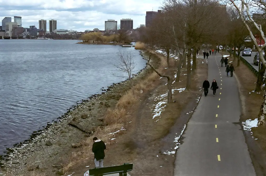 5 Frames... Of Boston on Fujifilm Superia X-TRA 400 with a Leica R8 - Charles River Esplanade