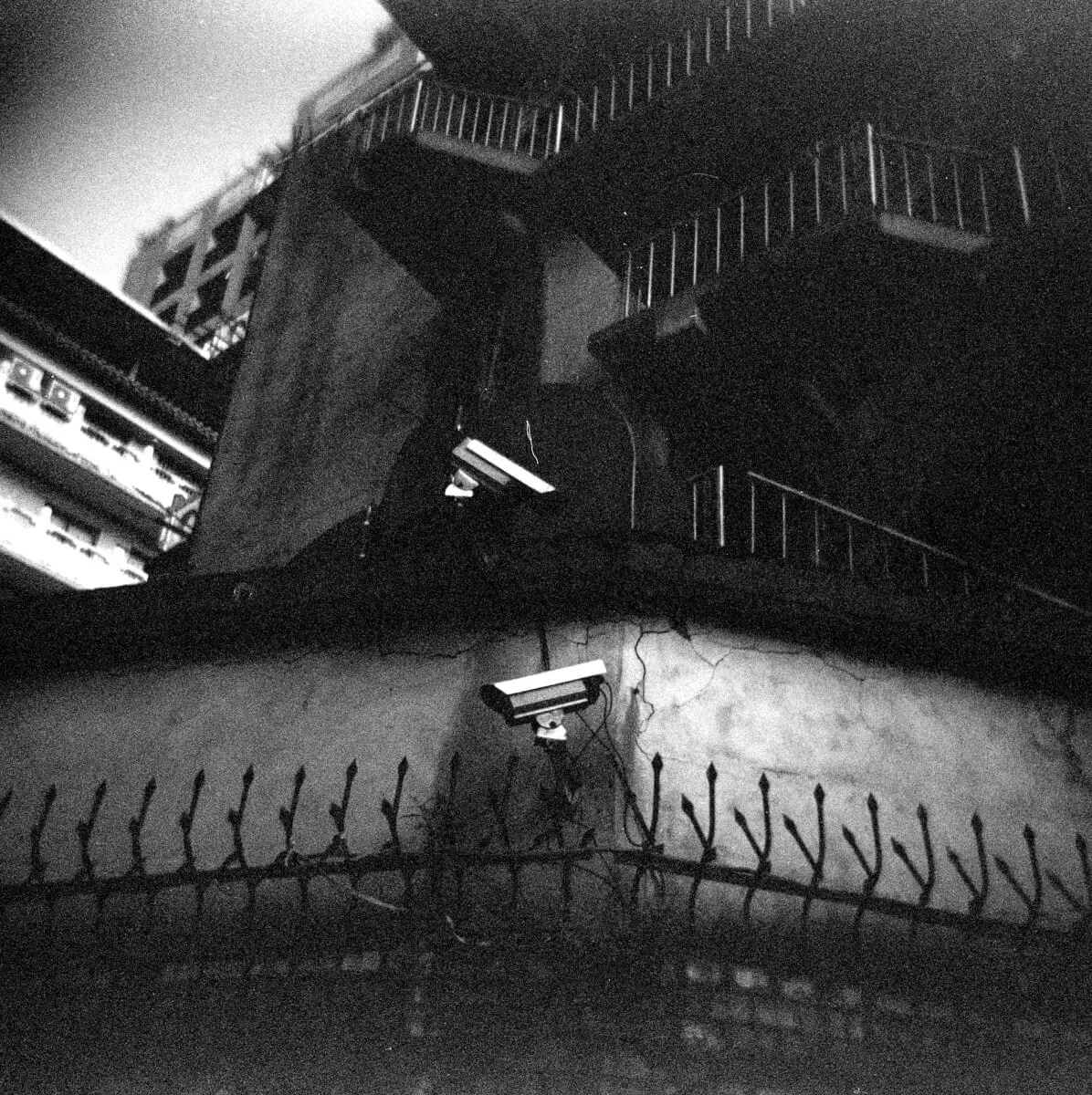 Got you covered - Shot on Kodak Tri-X 400 at EI 800 (120 Format). Black and white negative film in 120 format shot as 6x6. Holga 120GN + 60mm f/8 lens