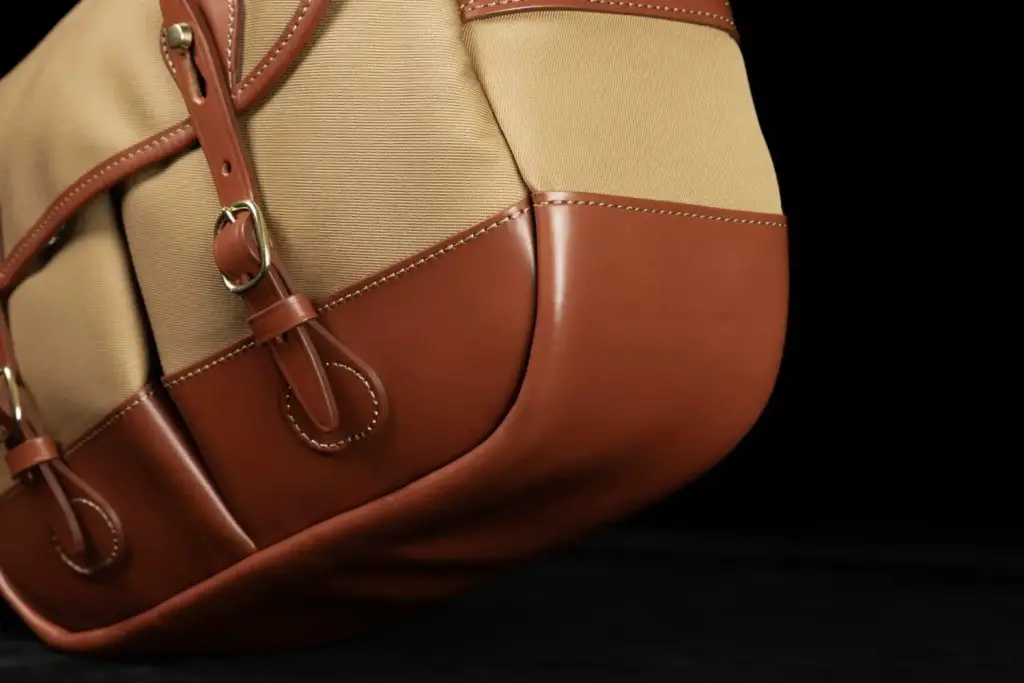 Detail - Billingham Mini Eventer in khaki with tan leather - Leather underside