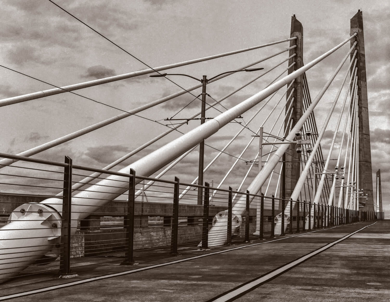 Portland bridge over the Willamette River. Hasselblad 503CX, Zeiss Planar 3.5 100mm. Kodak Tri-X 400 developed in XTOL.