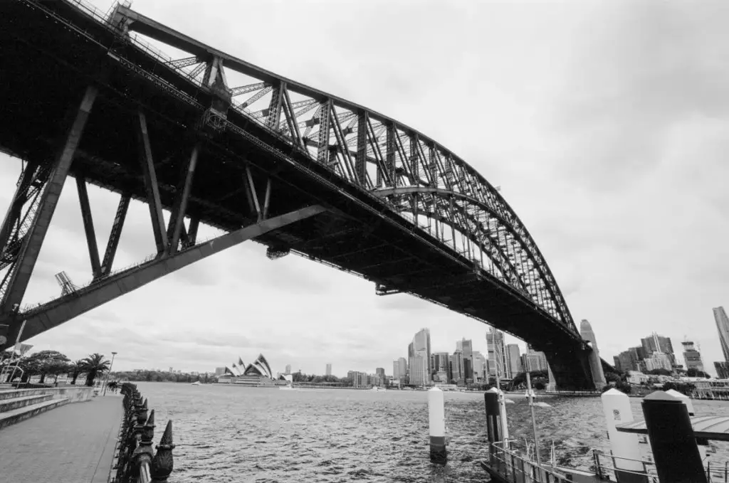 Sydney Harbour Bridge, seen from the northern side
Kodak TMax 100 ISO 100