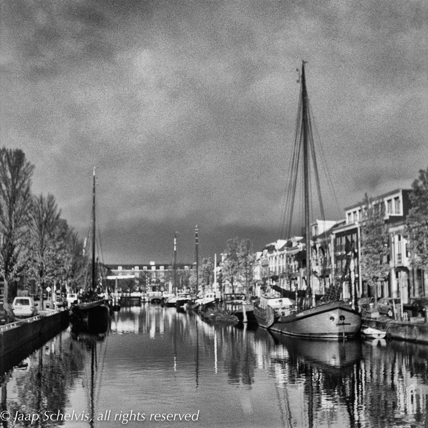 5 Frames... Of my hometown Leeuwarden in the Netherlands on Fomapan 100 Classic (120 Format / EI 100 / Zeiss Ikon Ikoflex)