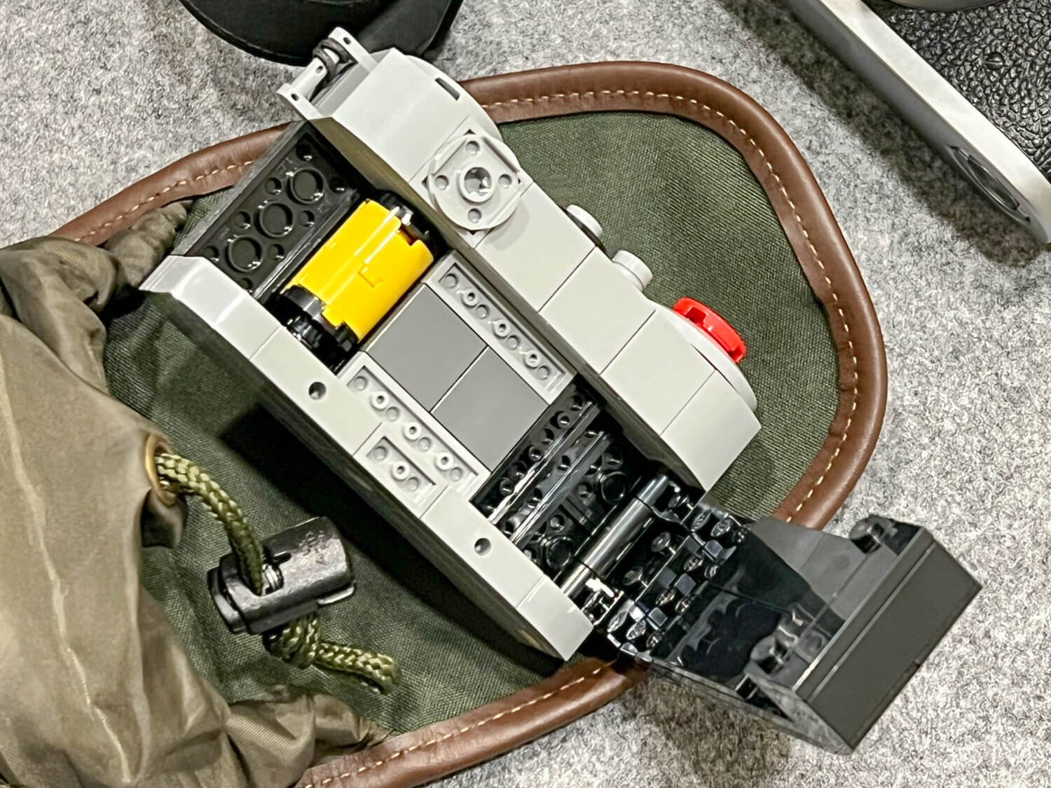 Lego 6392344 VIP Rangefinder Camera and Billingham AVEA 7 end pocket - Rear
