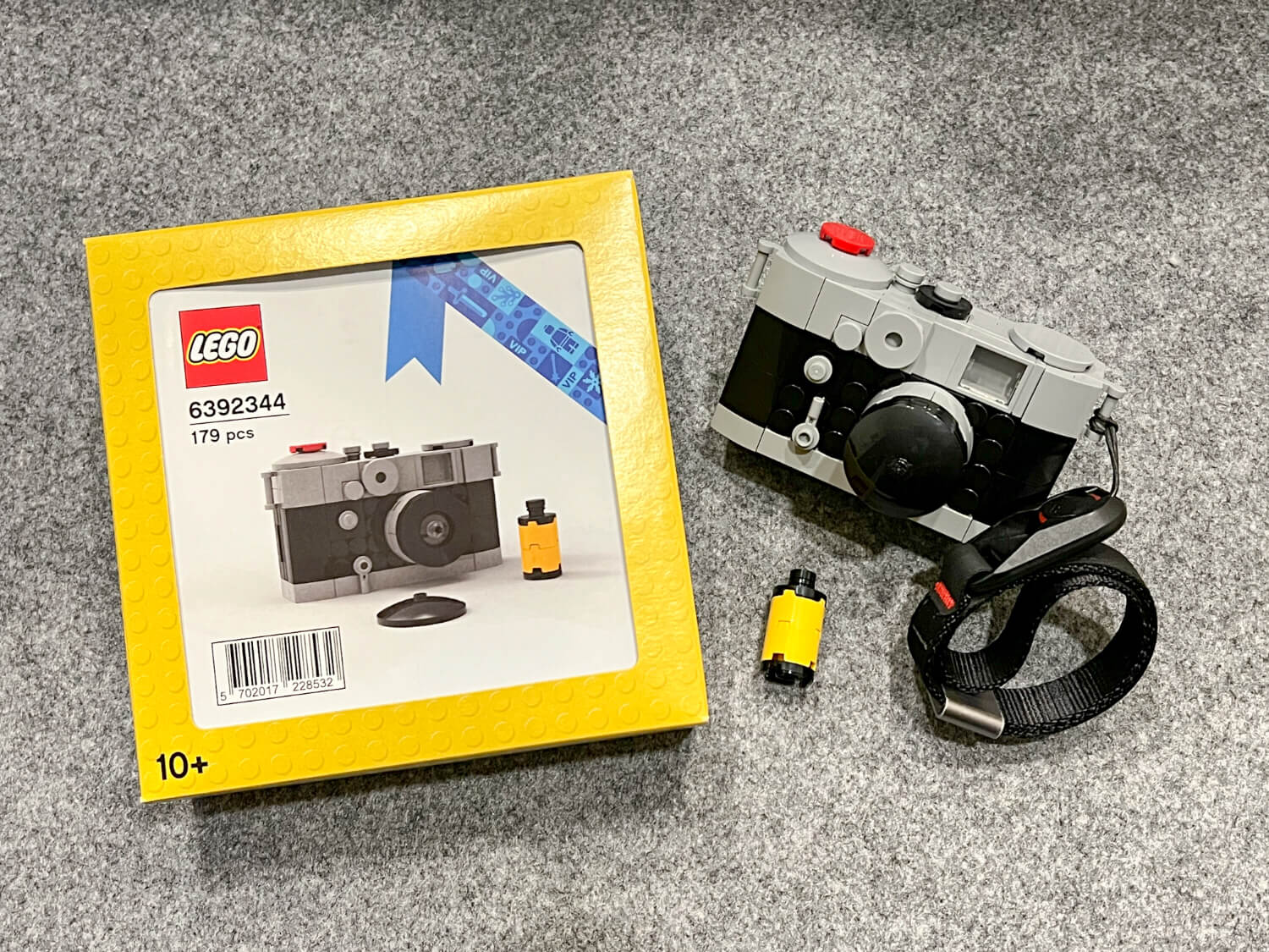 Lego 6392344 VIP Rangefinder Camera and box - plus bonus Peak Design Leash