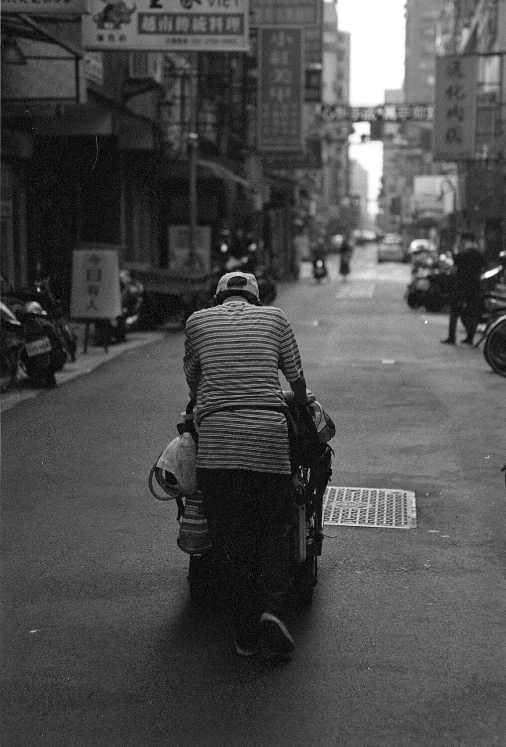 Photography: A delivery in 4 parts… – Shot on JCH Streetpan 400 at EI 800 (35mm Format)