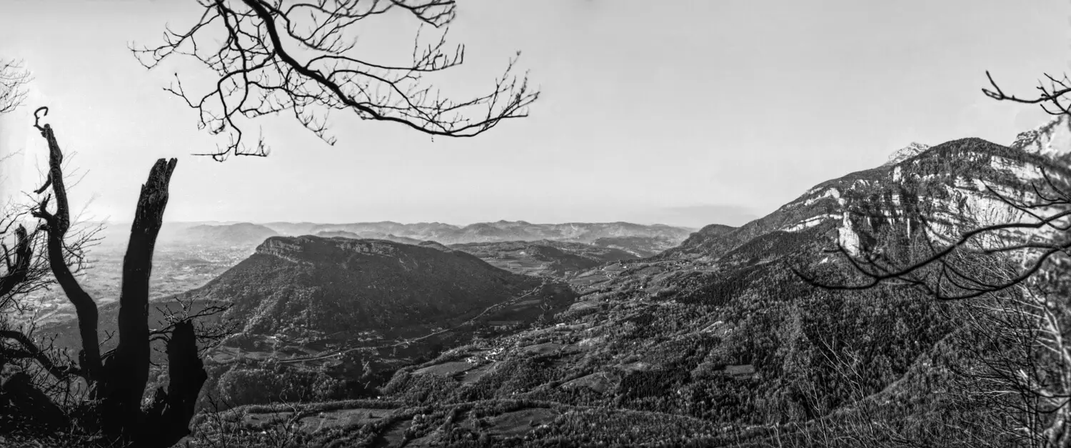 5 Frames... Of panoramas in Grenoble on Kodak Panchromatic Separation Film 2238 (35mm Format / EI 12 / Horizon Perfekt + OF-28p 28mm f/2.8 MC lens) - by Alfonso Carpio Rovira