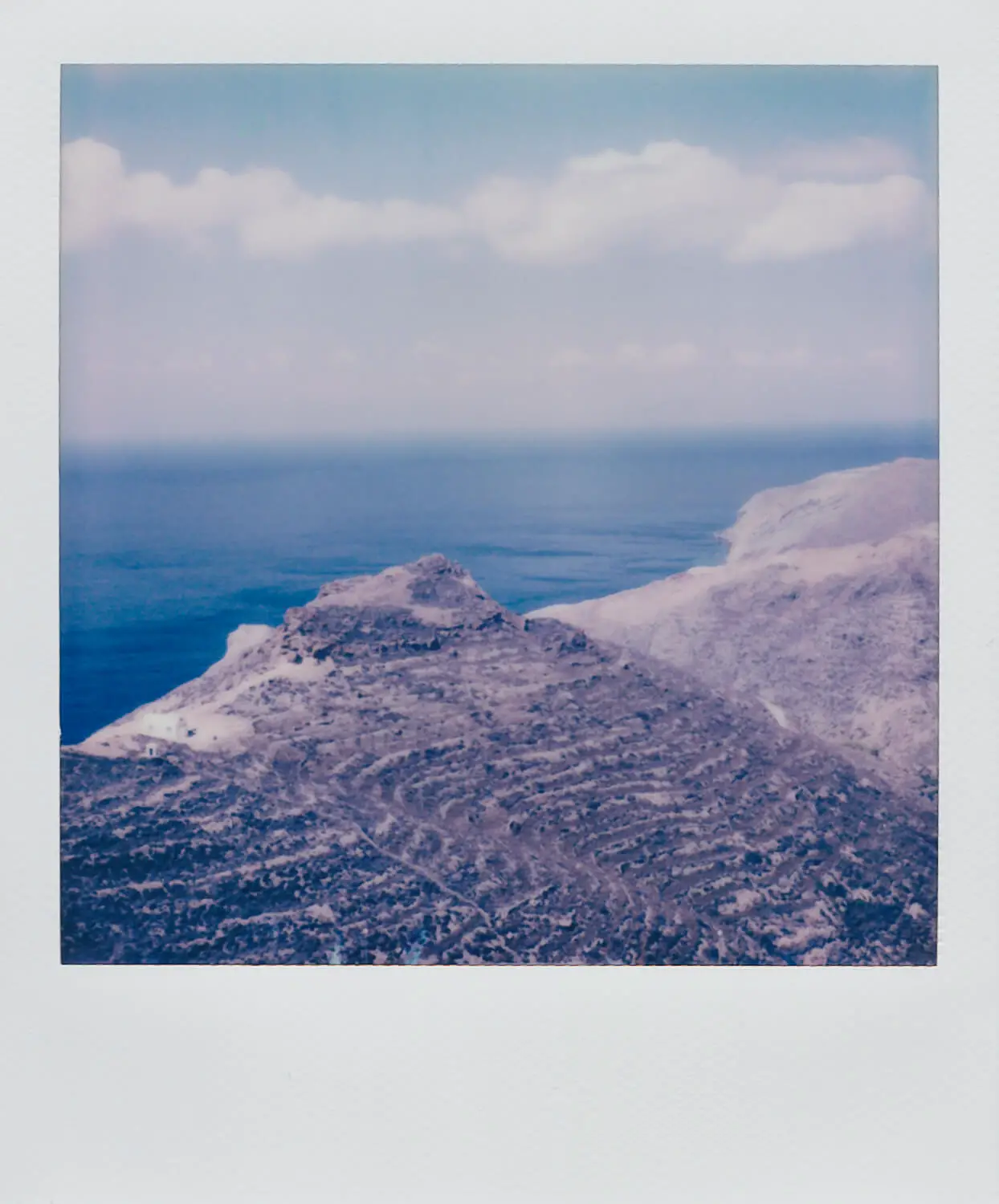 5 καρέ ... από μια Polaroid Color SX-70 στο μικρό ελληνικό νησί της Ανάφης (φακός ISO 160 / Polaroid SX-70 + 116mm f/8) – Του Γιώργου Παυλόπουλου