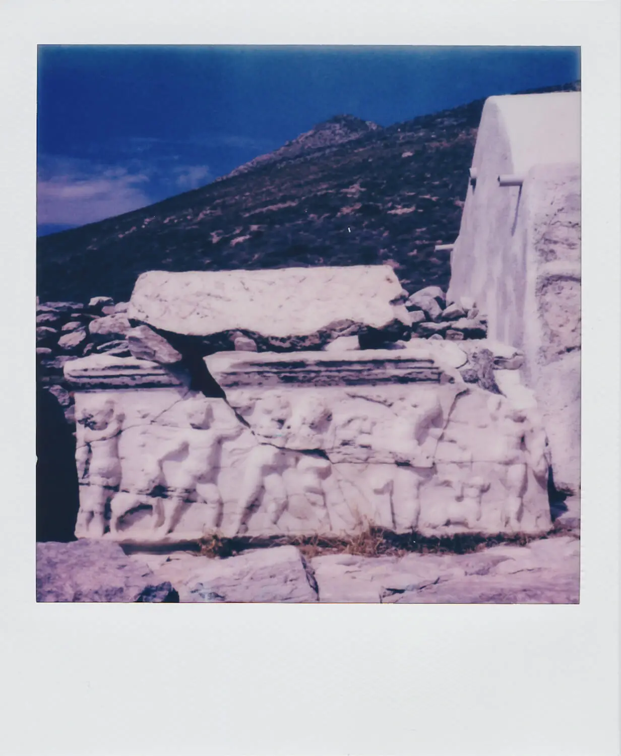 5 καρέ ... από μια Polaroid Color SX-70 στο μικρό ελληνικό νησί της Ανάφης (φακός ISO 160 / Polaroid SX-70 + 116mm f/8) – Του Γιώργου Παυλόπουλου