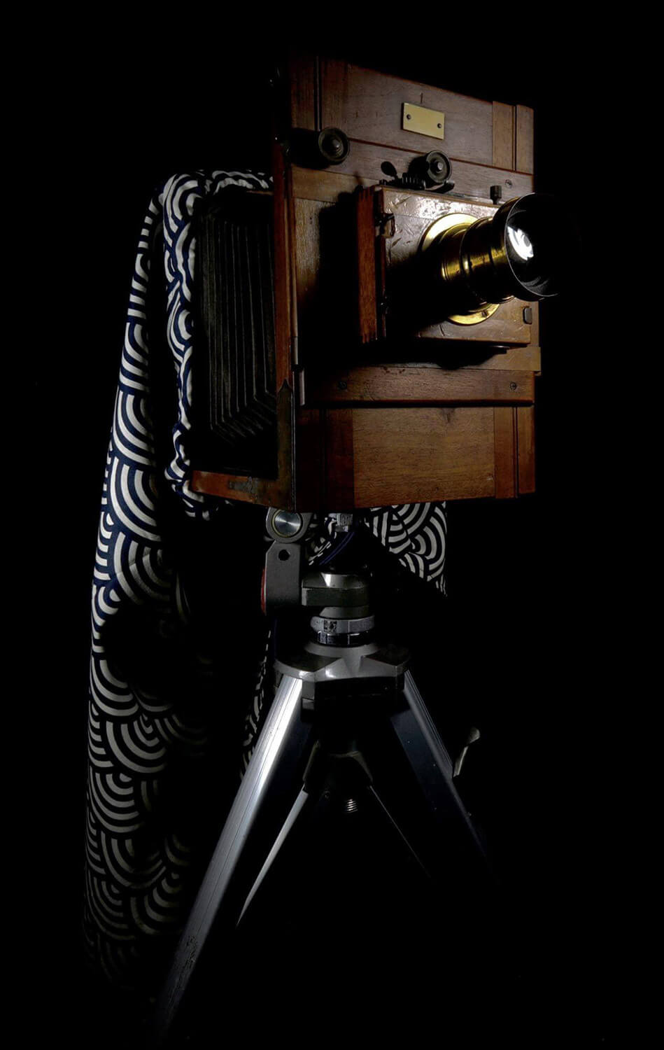 19th Century French 13x18 Tailboard camera, wearing the wonderful custom darkcloth made by Dan K (@ZDP189)
